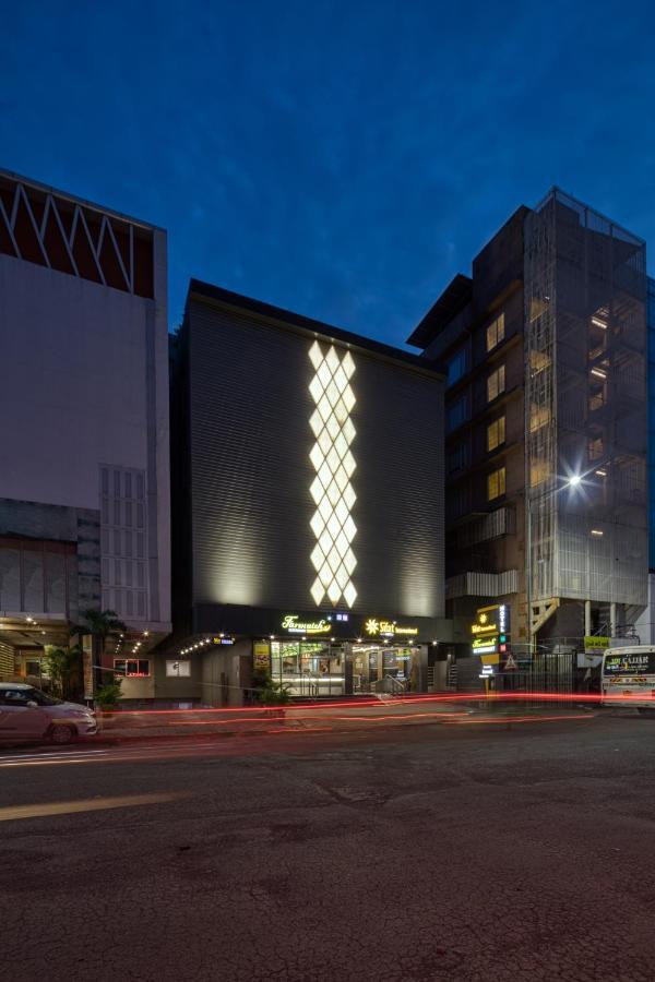 Hotel Sifat International Σουράτ Εξωτερικό φωτογραφία