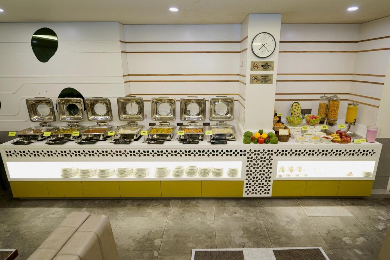 Hotel Sifat International Σουράτ Εξωτερικό φωτογραφία