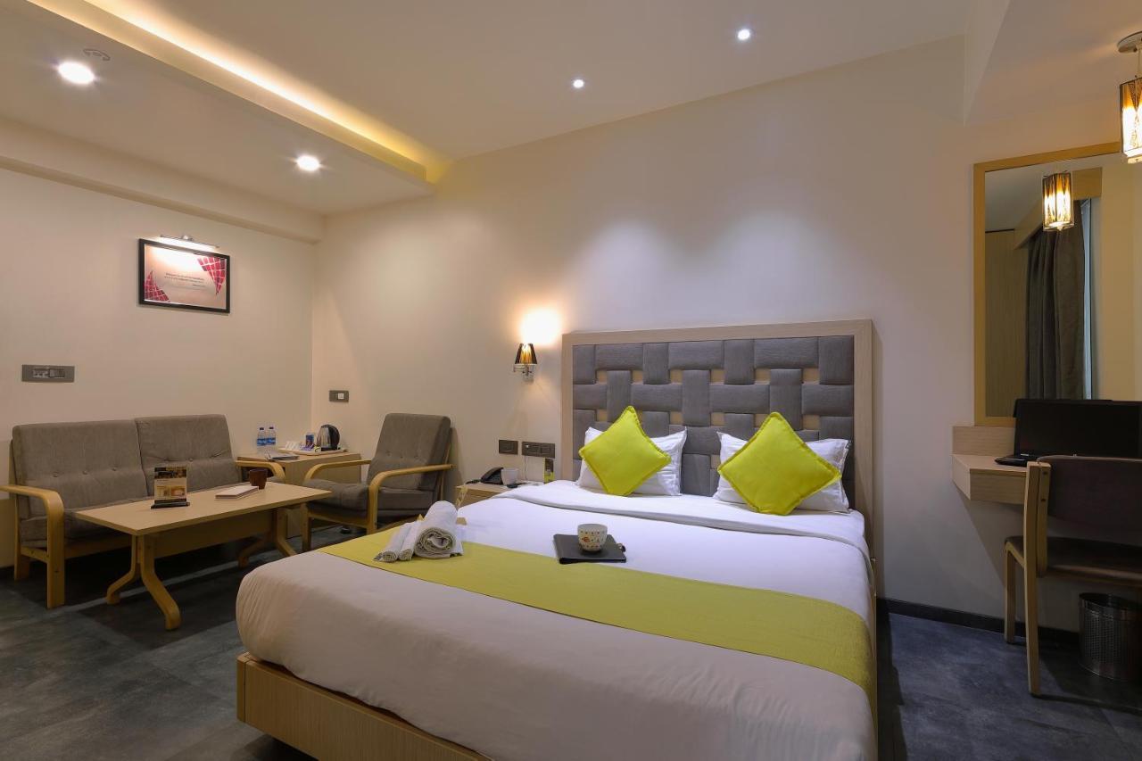 Hotel Sifat International Σουράτ Εξωτερικό φωτογραφία