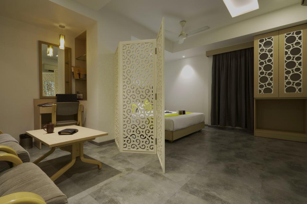 Hotel Sifat International Σουράτ Εξωτερικό φωτογραφία
