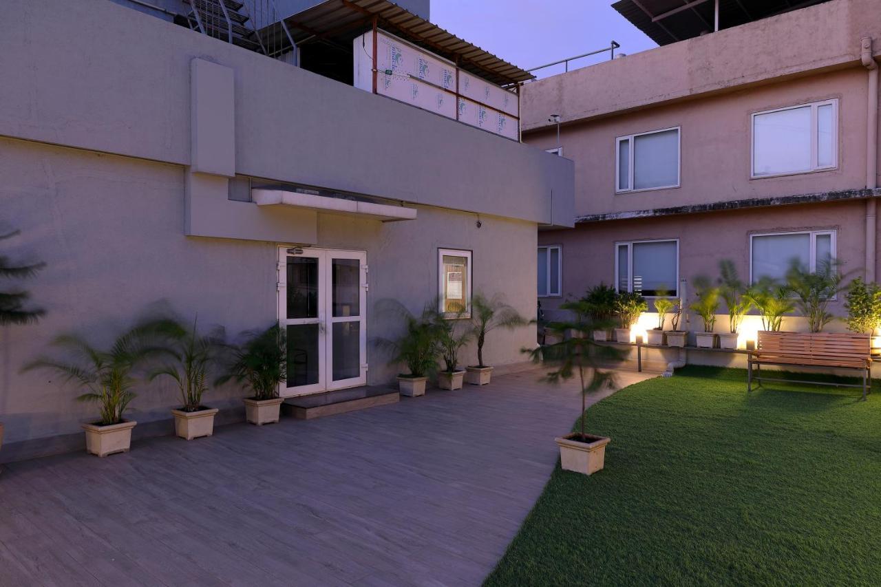 Hotel Sifat International Σουράτ Εξωτερικό φωτογραφία