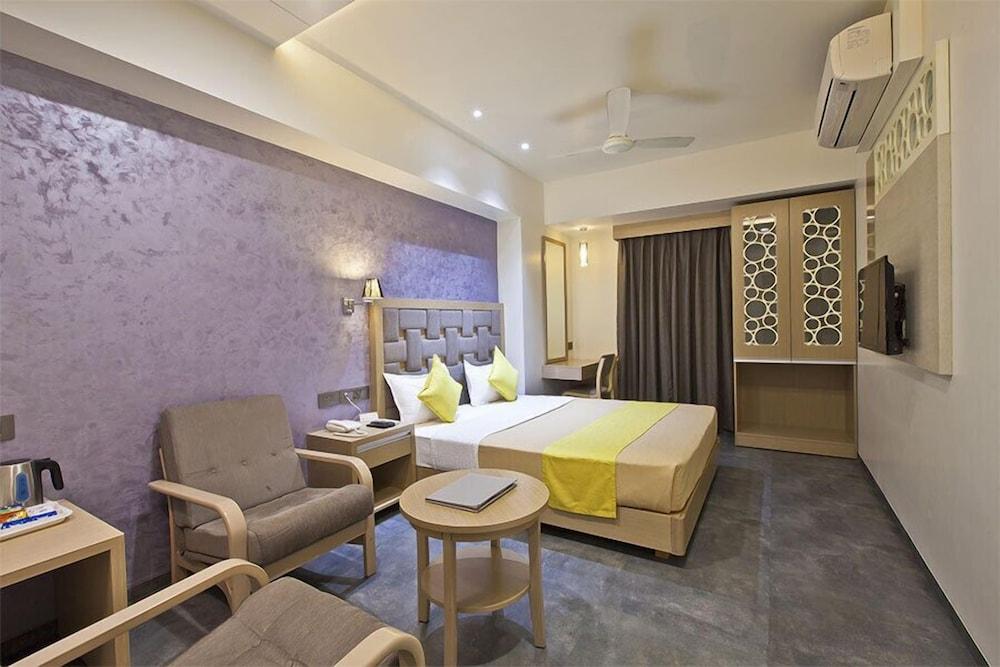 Hotel Sifat International Σουράτ Εξωτερικό φωτογραφία