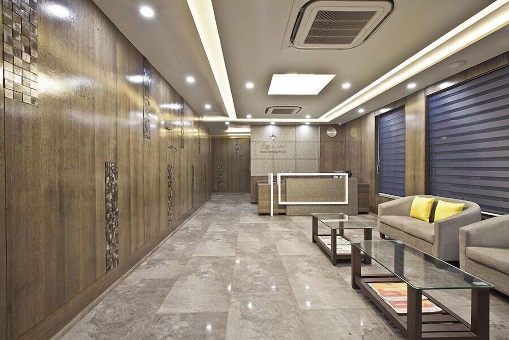 Hotel Sifat International Σουράτ Εξωτερικό φωτογραφία