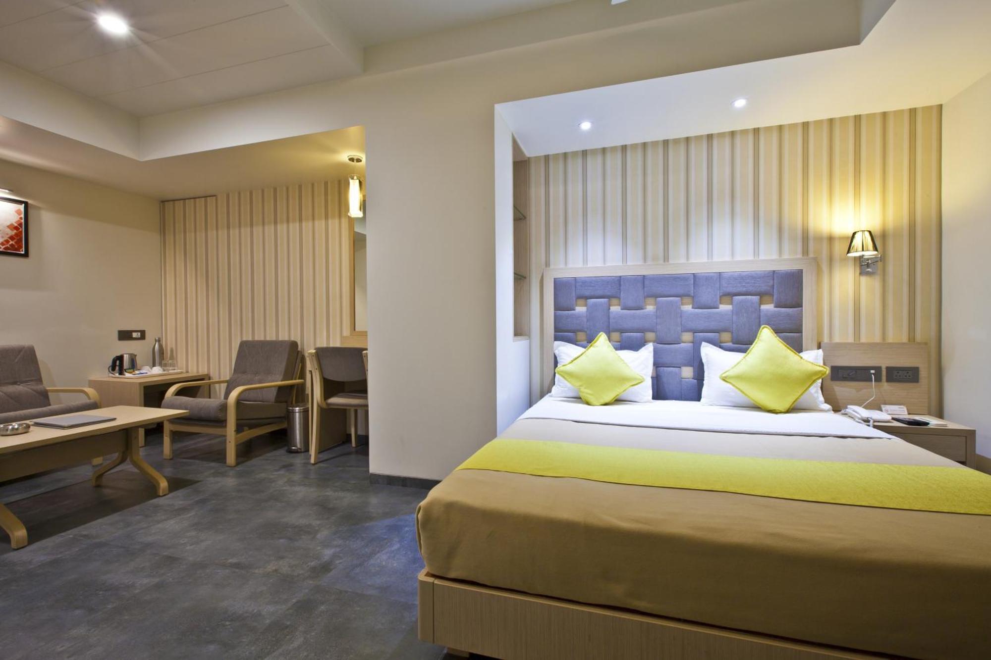 Hotel Sifat International Σουράτ Εξωτερικό φωτογραφία