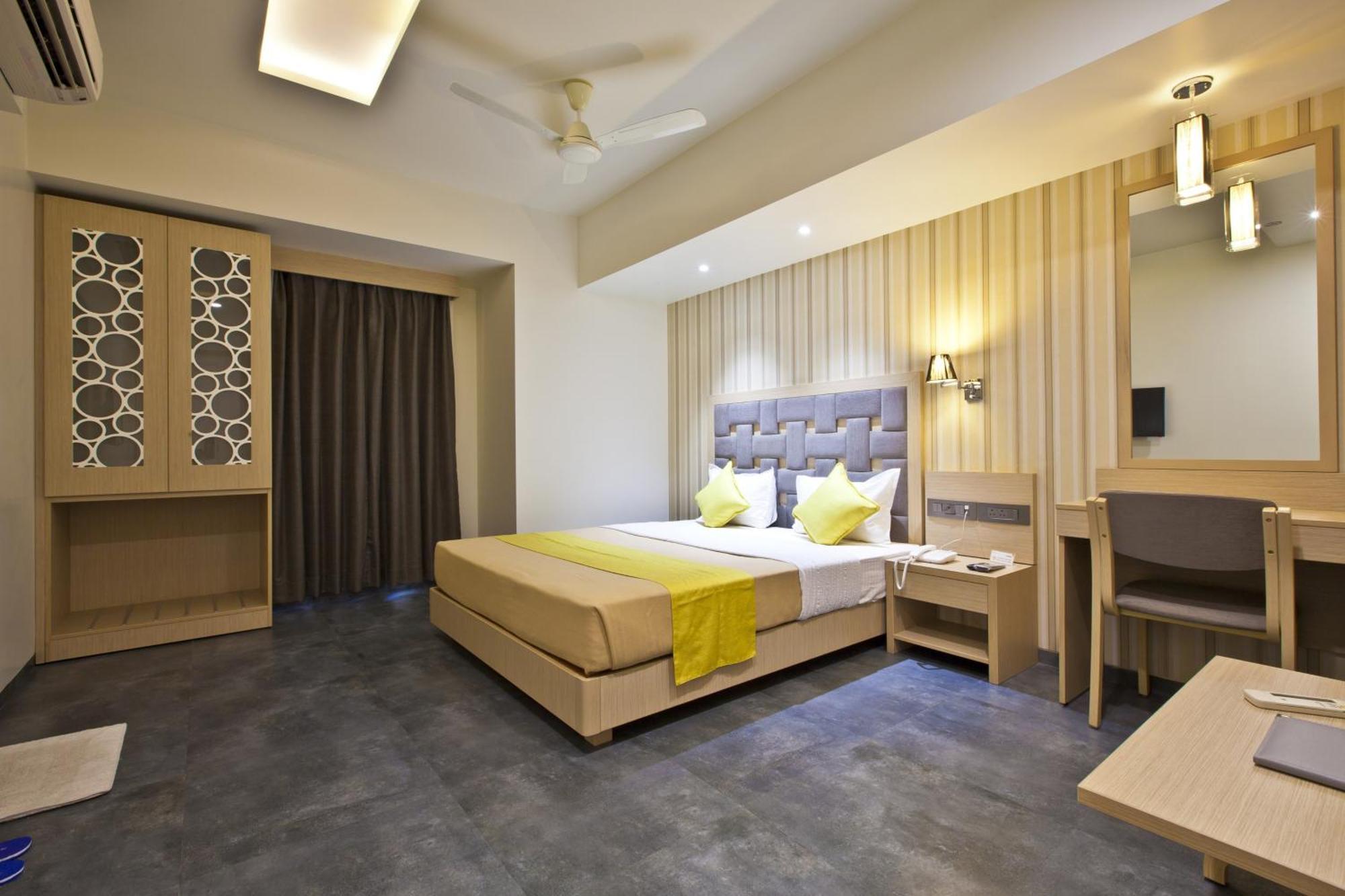 Hotel Sifat International Σουράτ Εξωτερικό φωτογραφία